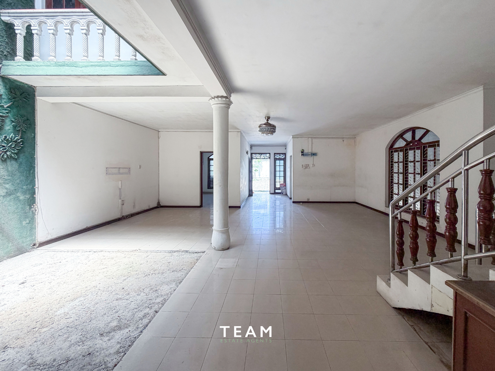 40-Perch House and Commercial Building for Sale on Boralesgamuwa Main Road