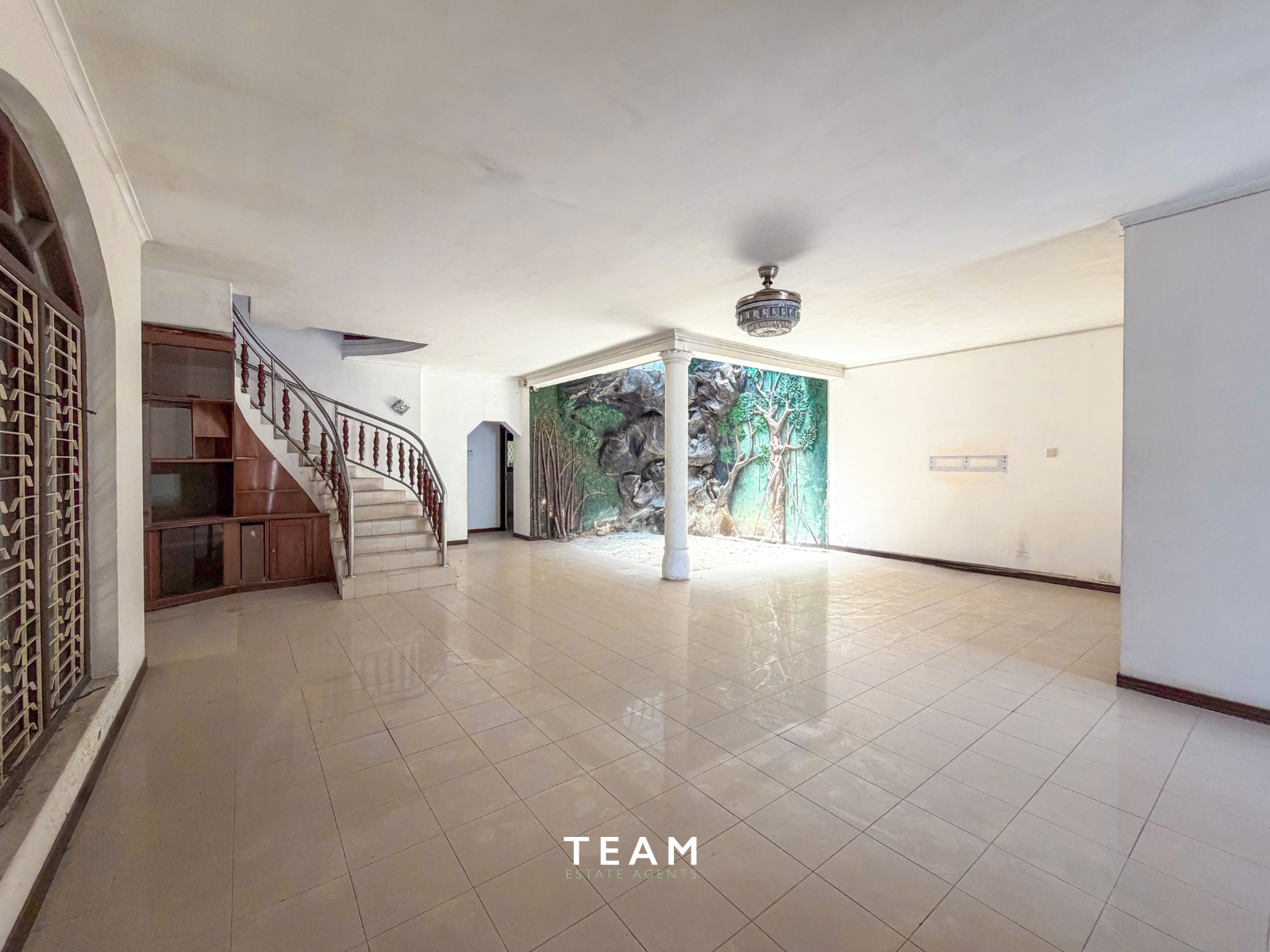 40-Perch House and Commercial Building for Sale on Boralesgamuwa Main Road
